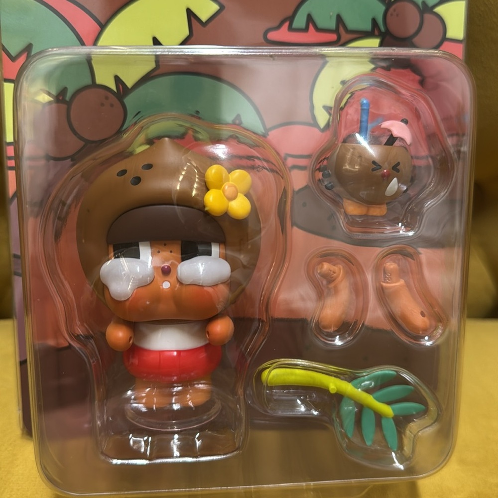 Crybaby Coconut Figure-Brown - Picture 3 of 4